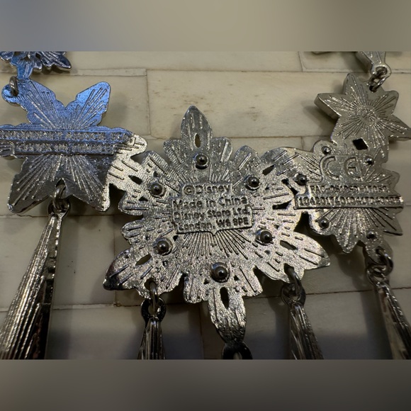 Frozen Elsa Snowflake Necklace, Earrings, Hair barrettes & Notepad w/pen - Picture 5 of 13